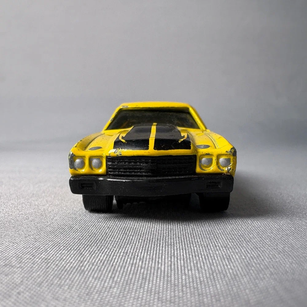 Hot Wheels 1970 Chevelle SS Yellow Black Stripes 1998 Mattel Diecast Car 1/64